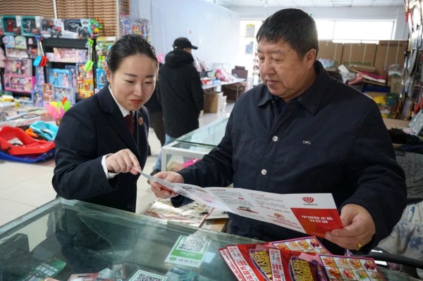 【工作落实年】普法宣传进集市 法治护航保秩序